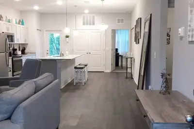 Image de 2-5 Minutes to Ybor and Downtown Tampa - Newly built home