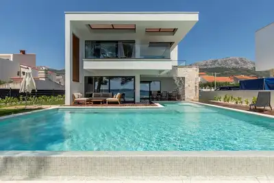 Image de Glamorous Kastela Villa | 4 Bedrooms | Villa Seafront Paradise | Private Pool Overlooking Sensational Sea Views | Split