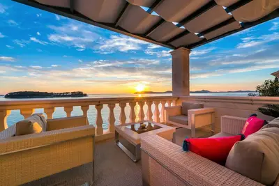 Image de Dazzling Lozica Villa | 5 Bedrooms | Villa Pasija | Steam Room & Private Plateau Beach