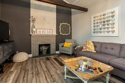 Image de Deep Water | French Country Chic Cottage