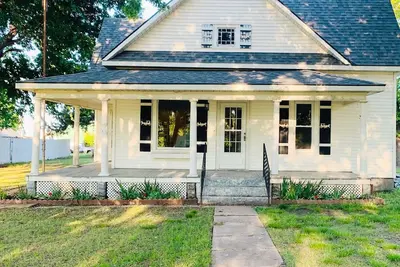 Image de ***New**Farmhouse Getaway- Located between Pratt & Kingman easy access to Hwy 54