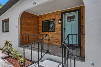 Image de New! Luxurious Hot Tub 4 Br Home Central location Buccs Stadium Downtown Beaches