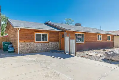 Image de Backyard Oasis, Fire Pit & Fenced!