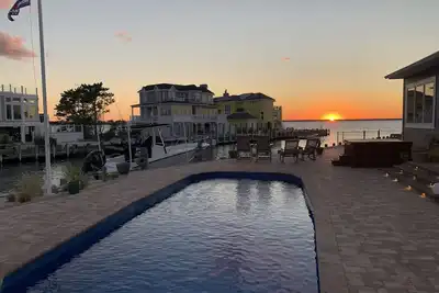 Image de Lagoon Front With Amazing Bay & Sunset Views, Pool, Gas Fire-pit, Outdoor Bar!