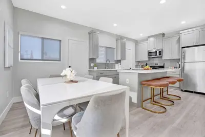 Image de Spacious 3br Home Near Disneyland | 5 Miles to Disney | Sleeps 8