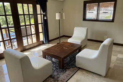 Image de Beautiful spacious suite with pool near waterfront