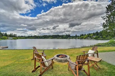 Image de Stylish Olympia Home w/ Private Boat Dock!