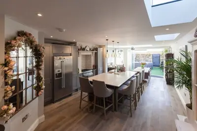 Image de 5bedvictorianhseputneyriverside. boutique. homelyenglishhouseinlondon