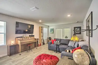 Image de Musical Pensacola Home w/ Fire Pit + Grill!