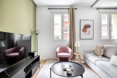 Image de Immpecable Salamanca 3br w/terrace, by Blueground