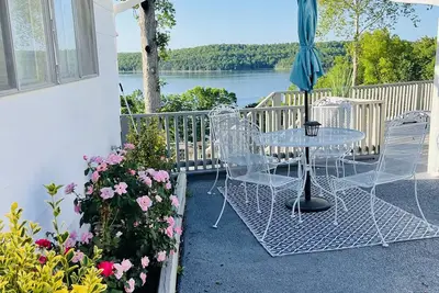 Image de Amazing Lake View 3-bedroom Cottage close to ramp