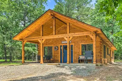 Image de 'Falling Star' Eagletown Cabin w/ Hot Tub: Pets Ok