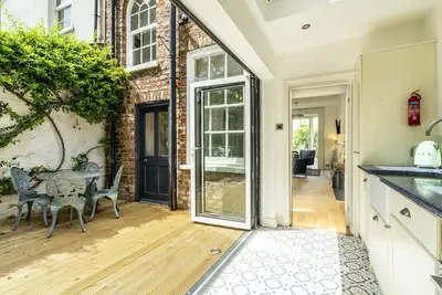 Image de 9 St John's Street - a family break that sleeps 6 guests in 3 bedrooms