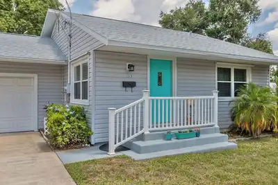 Image de Pool home 1. 5 blocks from the river & 10 mins to the beach.