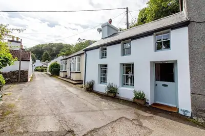 Image de A delightful 18th century fisherman’s cottage nestled in the heart of Glen Wyllin Village