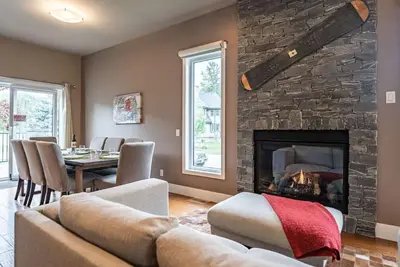 Image de Revelstoke - Aspen Lodge - 3 Bedroom house with Private Hot Tub