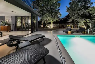 Image de Maison de vacances moderne à Grizane avec piscine privée