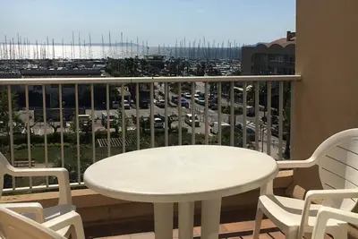Image de Hyères Port : Duplex climatisé, 6 pers, vue mer, parking