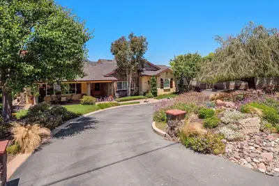 Image de Custom-built Beauty by the Beach in the Village of Carlsbad