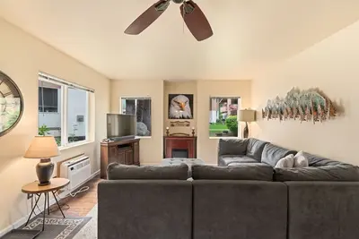 Alpine Abode Your Comfortable and Charming Retreat