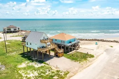 Image de Right by Beach - Perfect Sea & Sand Views For Miles!