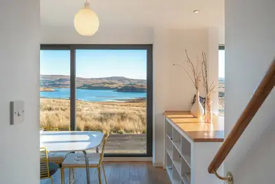 Image de Architect designed eco house with stunning loch and Mountain Views