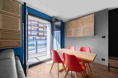 Image de 2 pièces rénové en 2022, haut de la station