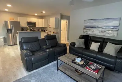 Image de Charming 2 Bedroom, 1 Bath Duplex Just Blocks from Downtown Biloxi and the Beautiful Beachfront