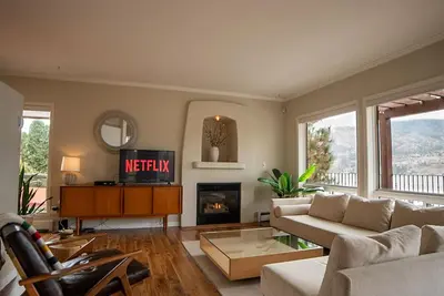 Image de Spanish Mid Century Villa with Wood Barrel Sauna