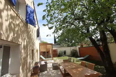 Image de Petit appartement avec piscine intérieure privative