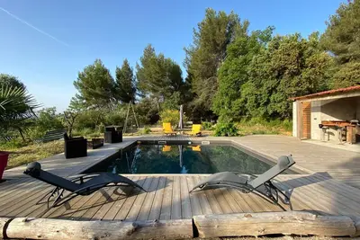 Image de Location de vacances avec piscine jardin et vue sur les Alpilles