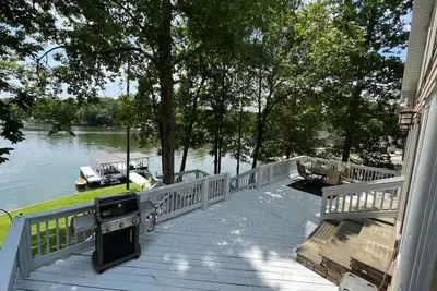 Image de Waterfront Home, Deck and Large Dock
