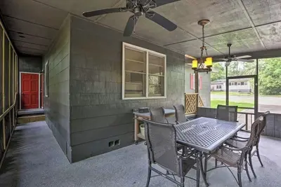 Cute Cottage nestled in the trees close to Doak Campbell Stadium