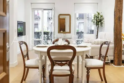 Image de White & Quiet Apartment | Atlantic Realty