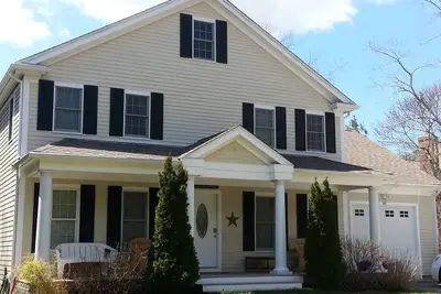 Sheep's Pond, Open Concept Family Home, Plenty of Fun
