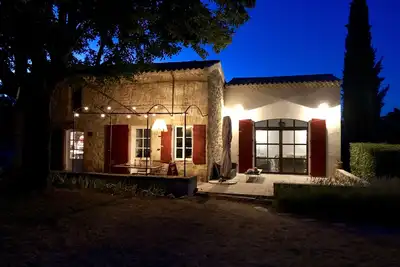 Image de Magnifique bastidon en pierres av. piscine et grd jardin privés