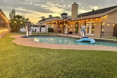 Image de Relaxing Vibes at this 3 bedroom house with Pool