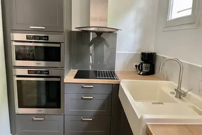 Image de Villa 5* au calme avec piscine - 10 min à pied de la plage!