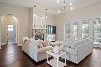 Image de Luxury Heated Pool Home, 85 inch Tv, King bed