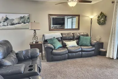 Image de 3 Min to Strip! Large Condo, Arcade Game, Pools, Hot tub, Sauna, Golf & Shows!