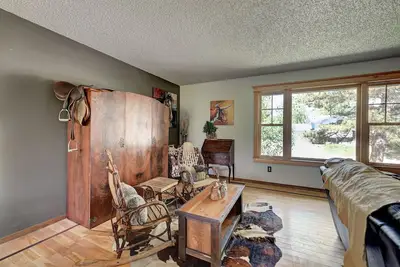 Image de Serene Rustic Haven, Huge Yard & Decks, ZenDen