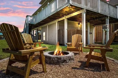 Image de Summer Specials! | Game Room | Pets | King Bed