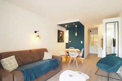 Image de Studio moderne pour 4 personnes avec parking