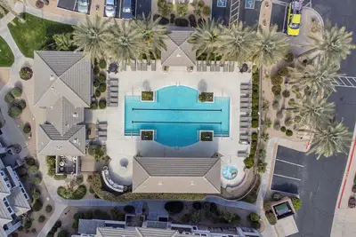 Image de Resort Style Living!