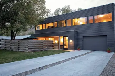 Image de Eclipse solaire à Jackson - Nouvelle maison moderne