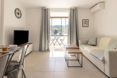 Image de Bel appartement pour 4 personnes avec climatisation, Wifi, Tv et balcon