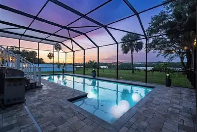 Image de Casa Azul Tampa - 5br Waterfront Villa w/ Pool