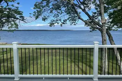 Image de 4-Bedroom Family-Friendly Pet-Friendly Oceanfront Home in Downeast Maine