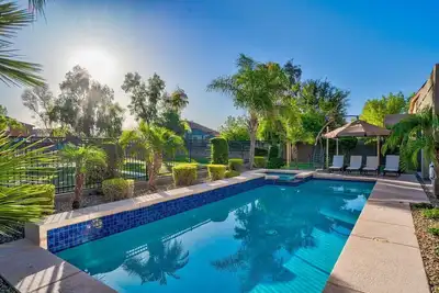 Image de Fun-Filled Family Stay: King Beds, Pool, Spa, Entertainment Galore & Ev Charger