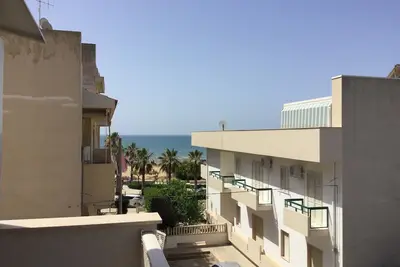 Image de Chic apartment with sea view and balconies. 5 minutes to the beach with garage